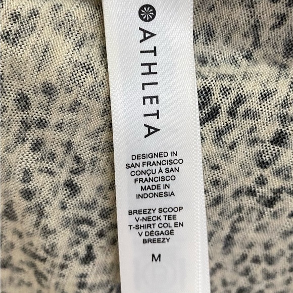Athleta Breezy v-neck tee in animal print.Colors-black/brown Size-Medium - Picture 4 of 4
